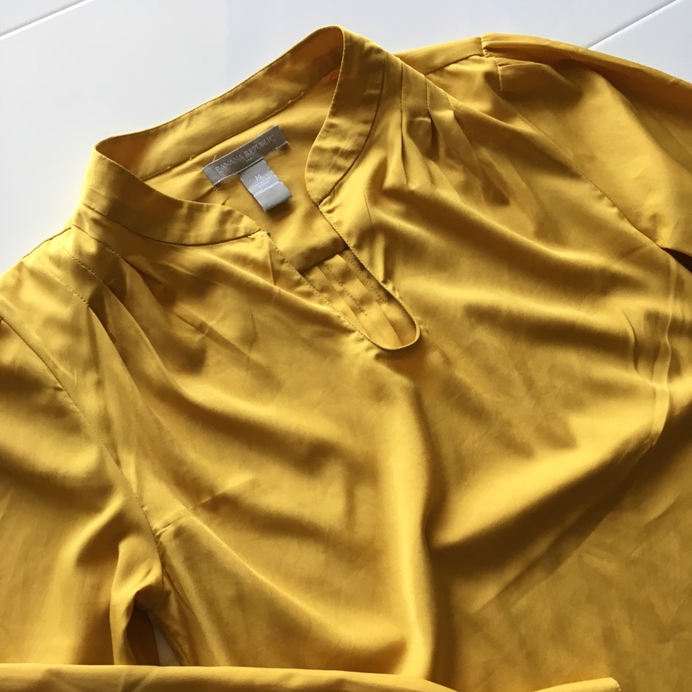 Banana Republic Blouse. Keyhole Gold Orchid